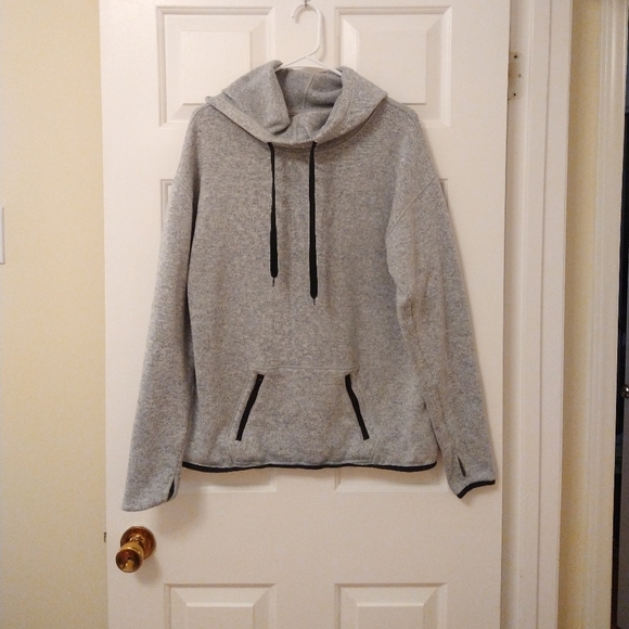 Cozy Champion pullover - Picture 2 of 8